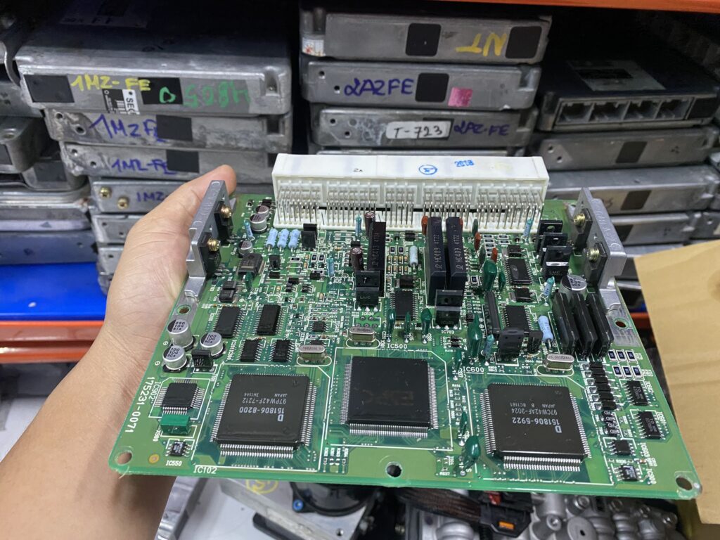 sửa hữa thay thế ecu TOYOTA