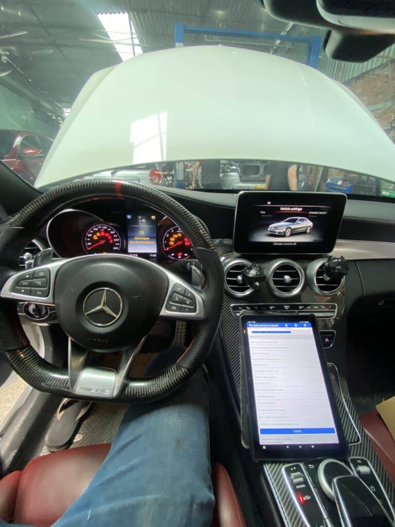 CHUYÊN SỬA CHỮA HỘP ĐÈN C300 MERCEDES-BENZ 3 sửa chữa hộp đèn C300 Mercedes - Benz