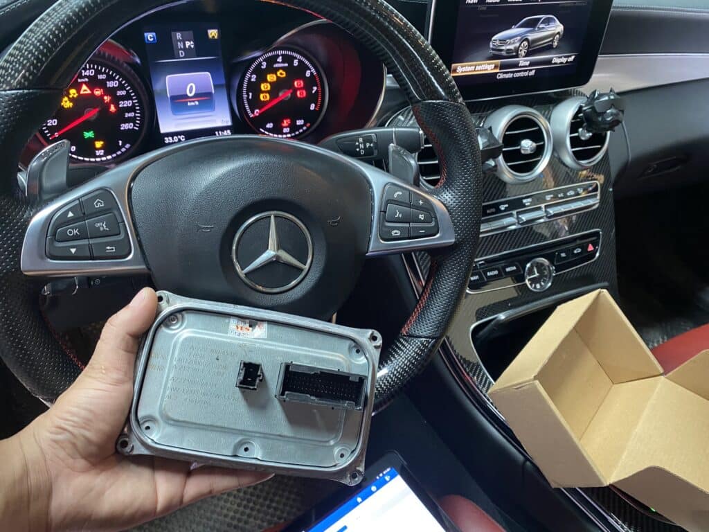 CHUYÊN SỬA CHỮA HỘP ĐÈN C300 MERCEDES-BENZ 4 sửa chữa hộp đèn C300 Mercedes - Benz