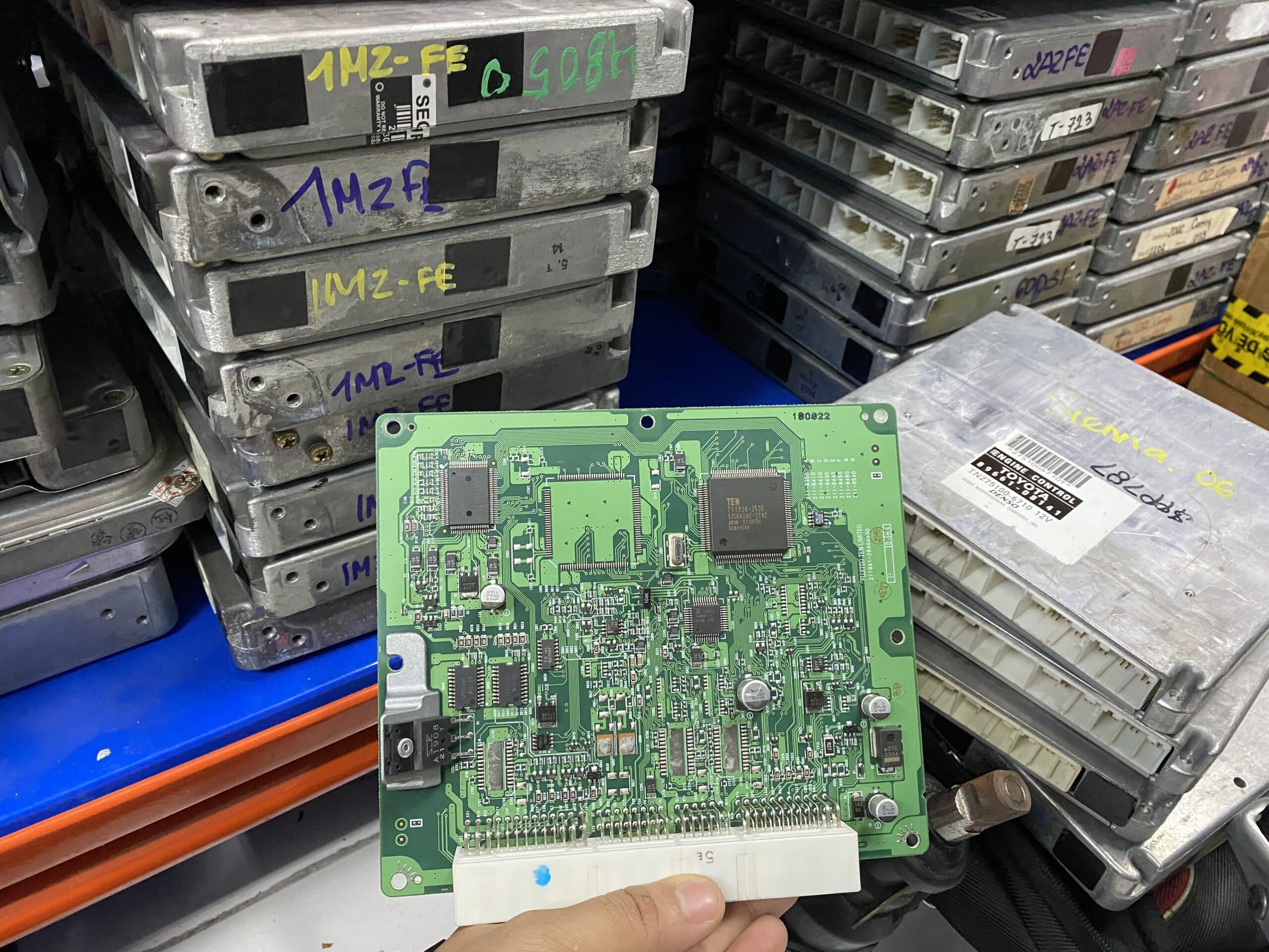 CHUYÊN SỬA CHỮA HỘP ĐỘNG CƠ ECU LEXUS - VES VIETNAM ECU SERVICE 3 chép hộp ecu lexus