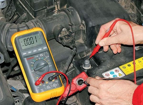 CÁCH KIỂM TRA ẮC QUY Ô TÔ TẠI NHÀ 4 CÁCH KIỂM TRA ẮC QUY Ô TÔ TẠI NHÀ