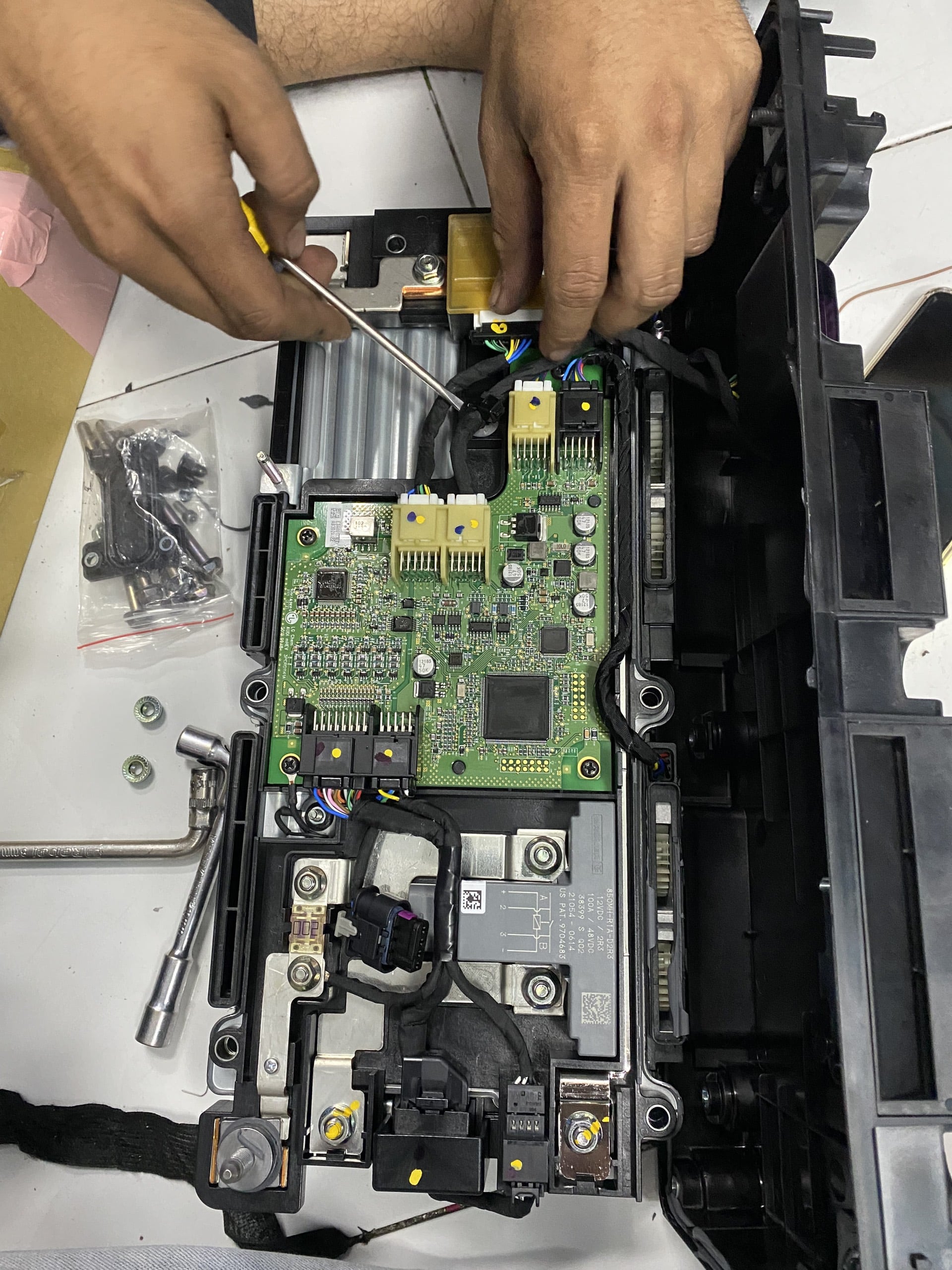 GARAGE VES CHUYÊN SỬA CHỮA LỖI ẮC QUY 48V TRÊN XE AUDI! 48V BATTERY