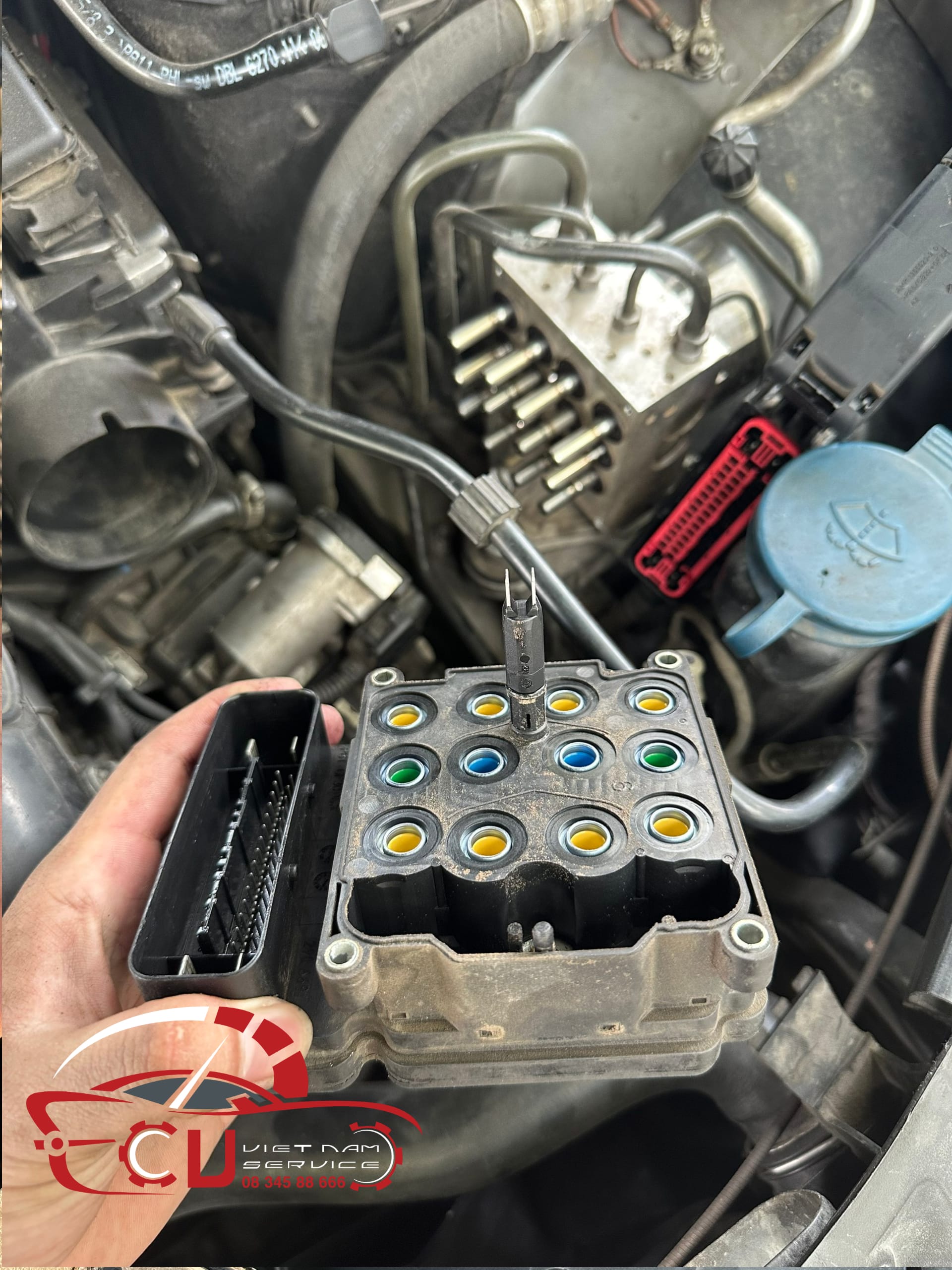 GARAGE VES-SỬA CHỮA HỆ THỐNG PHANH ABS CỦA XE Mercedes–Benz C200