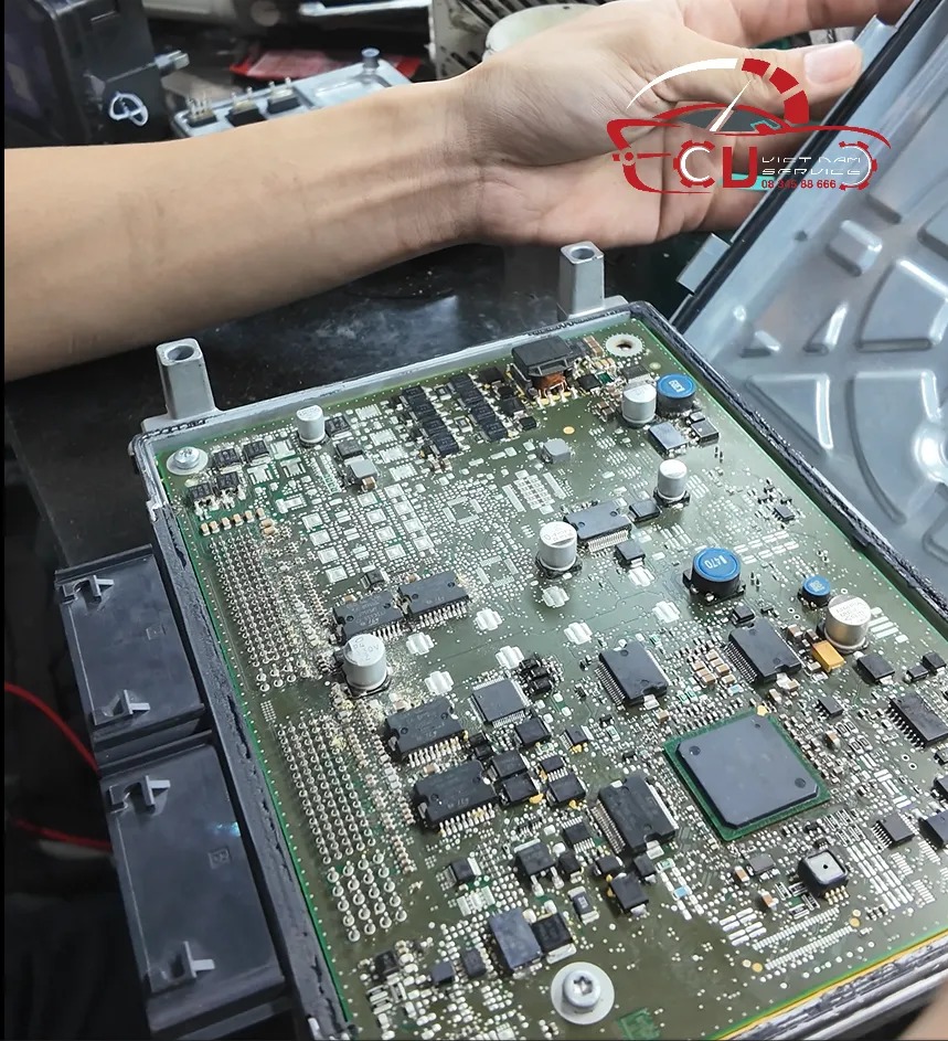 CHUYÊN SỬA CHỮA XE JEEP UY TÍN TẠI TP.HCM 2 SỬA CHỮA HỘP ECU ECM PCM ĐIỀU KHIỂN ĐỘNG CƠ XE JEEP