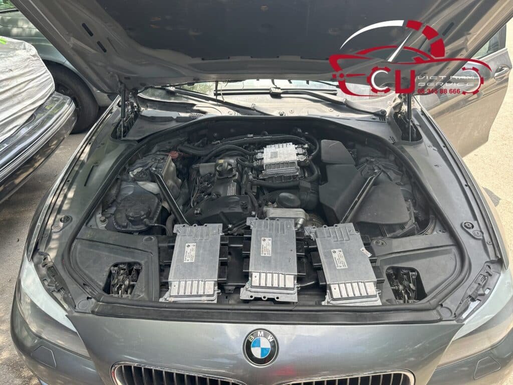 Lỗi drivetrain BMW – khoang máy BMW tại VES Workshop trong quá trình kiểm tra