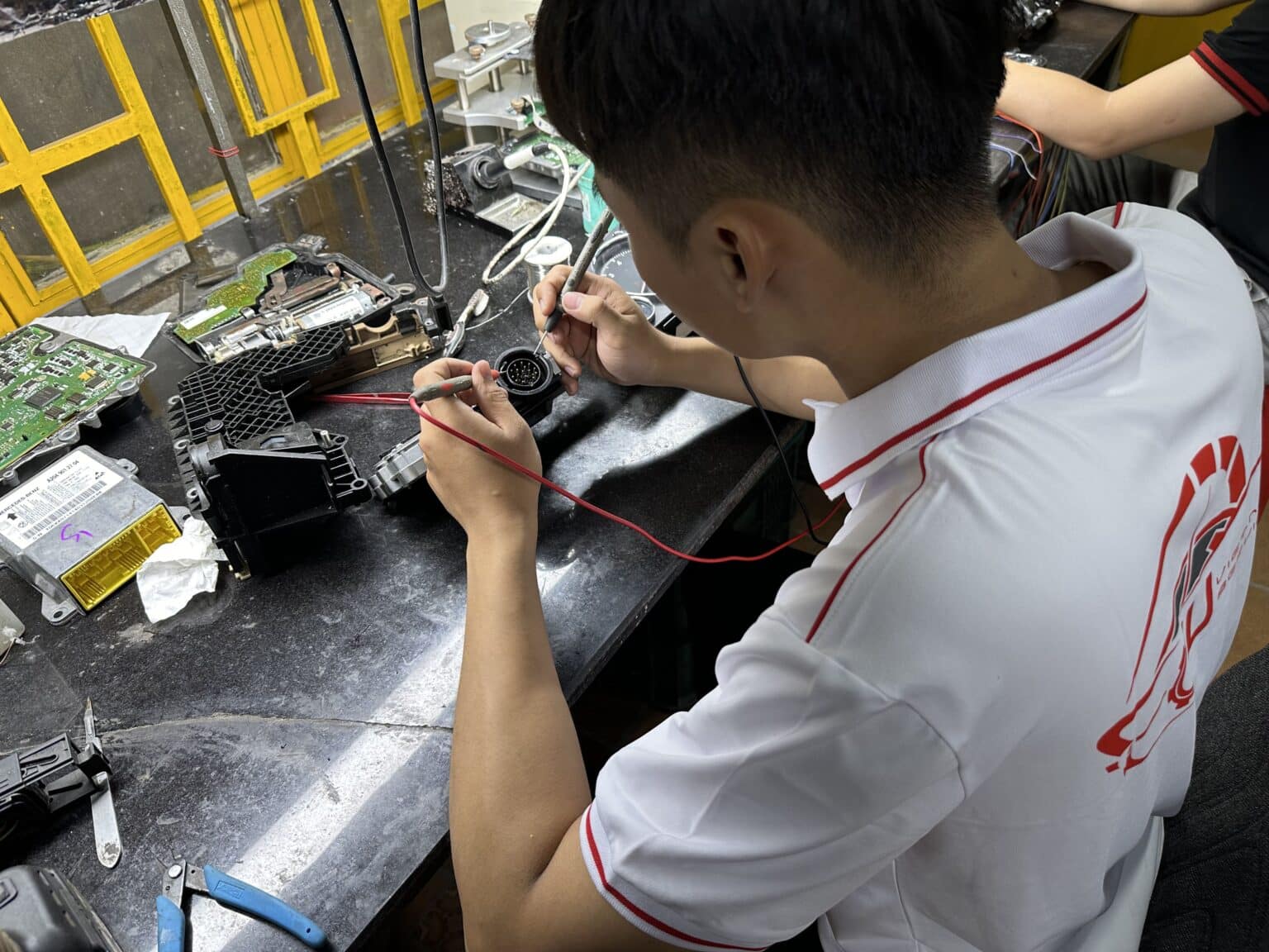 Dịch vụ sửa TCM TCU Lexus chuyên nghiệp, bảo hành uy tín tại Ves Workshop