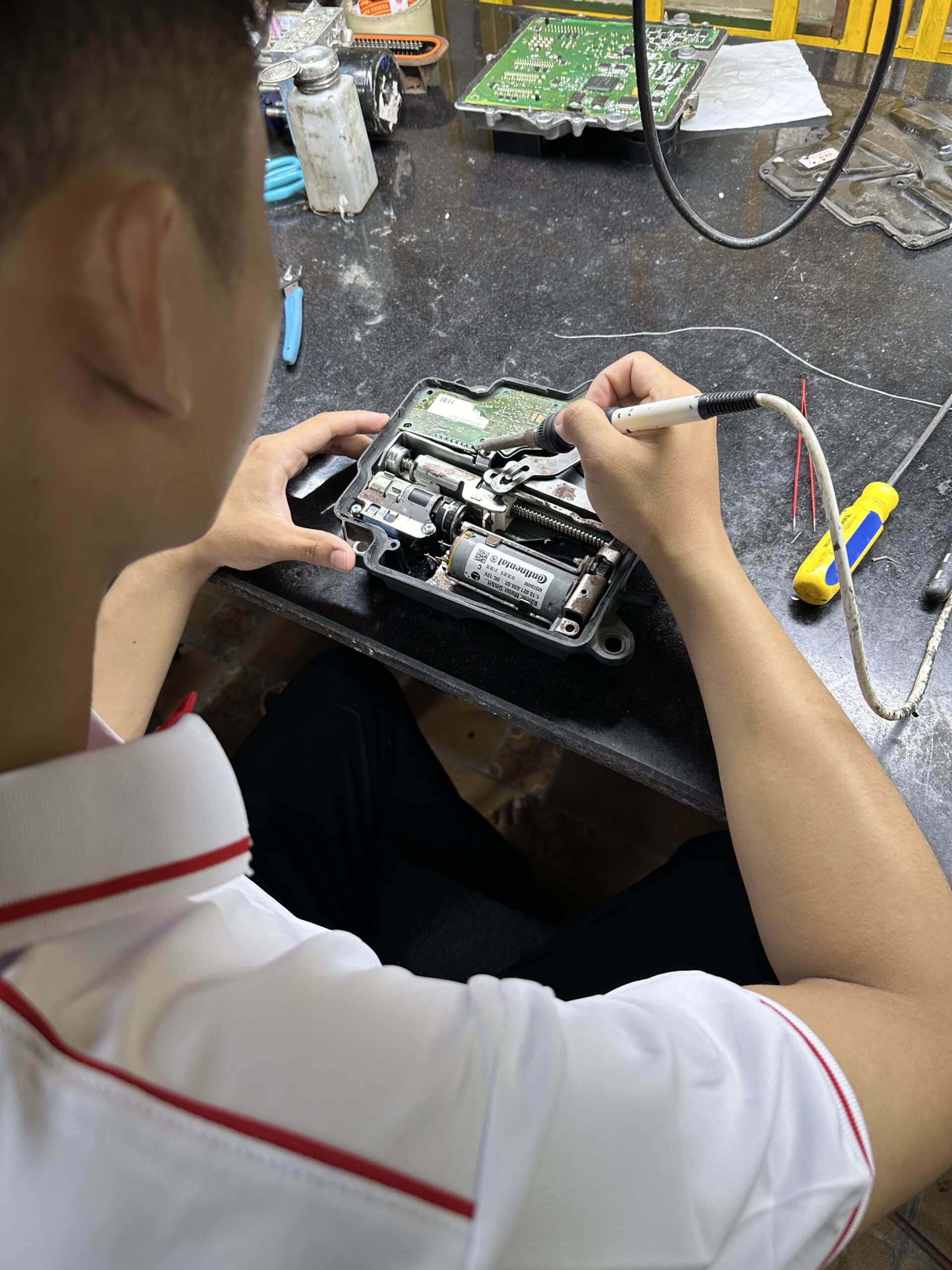 Dịch vụ sửa TCM TCU BMW chuyên nghiệp, bảo hành dài hạn tại Ves Workshop