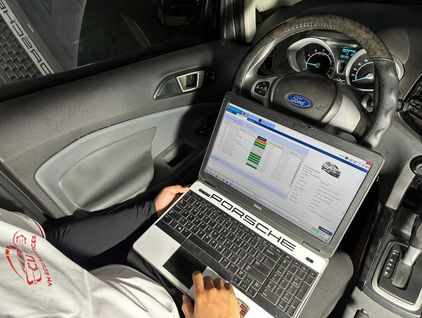 Sửa lỗi cảm biến góc lái Ford