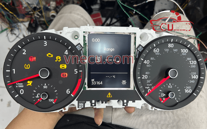 SỬA ĐỒNG HỒ TÁP LÔ IPC FORD UY TÍN Ở ĐÂU TẠI TPHCM? 2 Sửa đồng hồ táp lô IPC Ford uy tín ở đâu tại TPHCM?