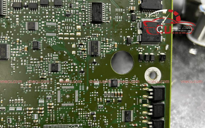 DỊCH VỤ SỬA HỘP ĐIỀU KHIỂN ĐỘNG CƠ ISUZU TẠI VES WORKSHOP 2 sua hop dieu khien dong co isuzu 2