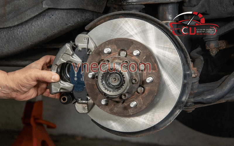 SỬA CHỮA HỆ THỐNG THẮNG PARKING ISUZU TẠI TPHCM - VES WORKSHOP 2 Tiếng ồn khi phanh Parking Isuzu hoạt động: