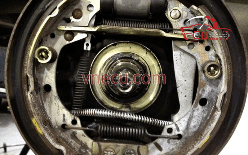 SỬA CHỮA HỆ THỐNG THẮNG PARKING ISUZU TẠI TPHCM - VES WORKSHOP 3 Hệ thống thủy lực Isuzu gặp sự cố