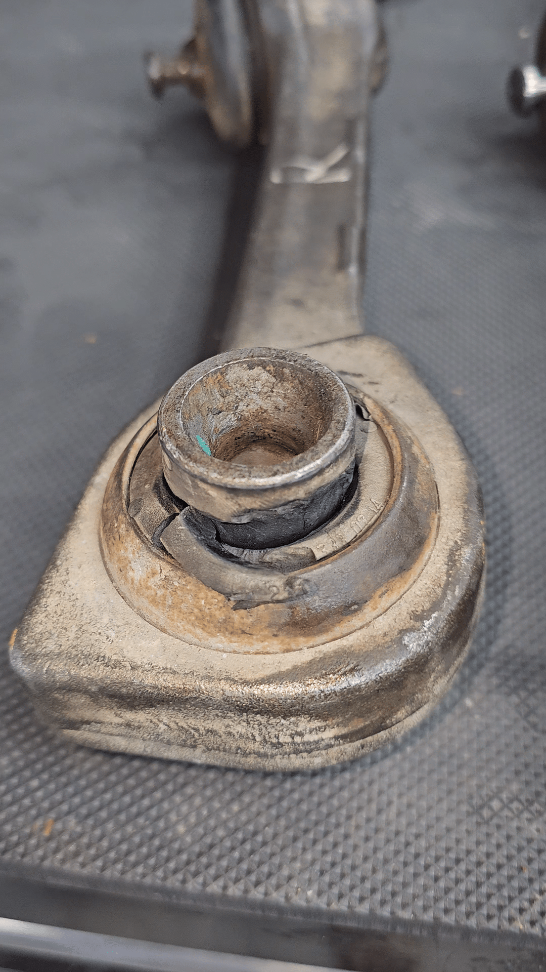 THAY THẾ HỆ THỐNG CÀNG Y CHO XE MERCEDES-BENZ