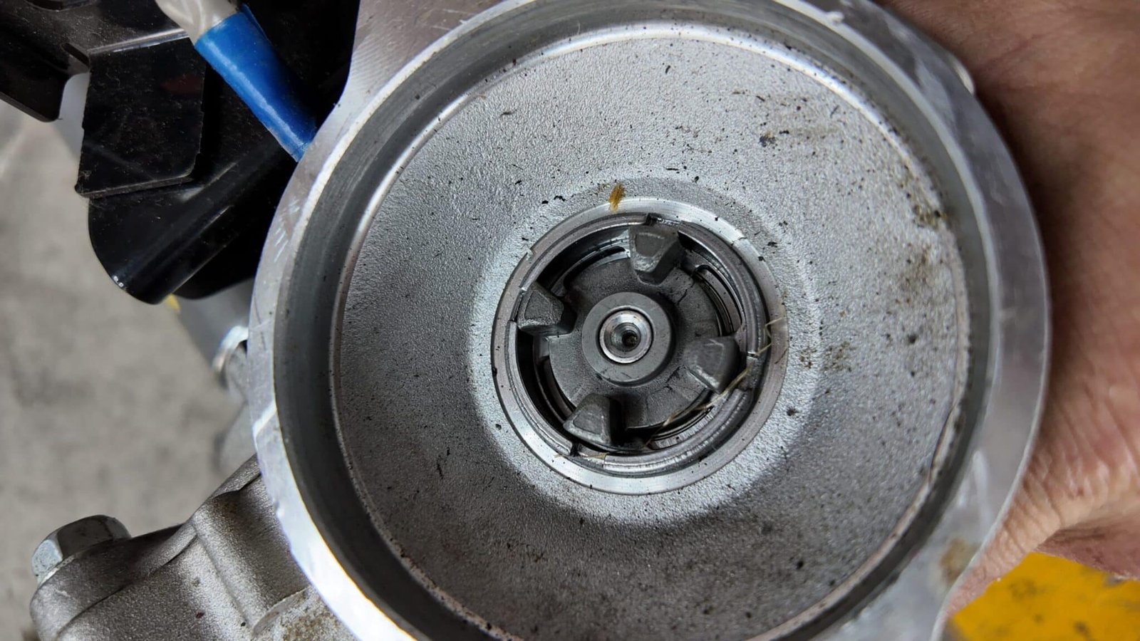 SỬA CHỮA-THAY THẾ MÔ TƠ TRỢ LỰC LÁI MAZDA6 2 SỬA CHỮA-THAY THẾ MÔ TƠ TRỢ LỰC LÁI MAZDA6