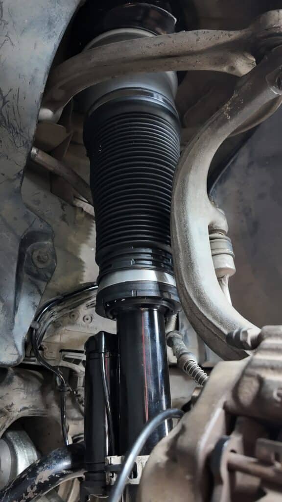 Airmatic bị sập gầm – bóng hơi Mercedes lắp trên xe tại VES Workshop