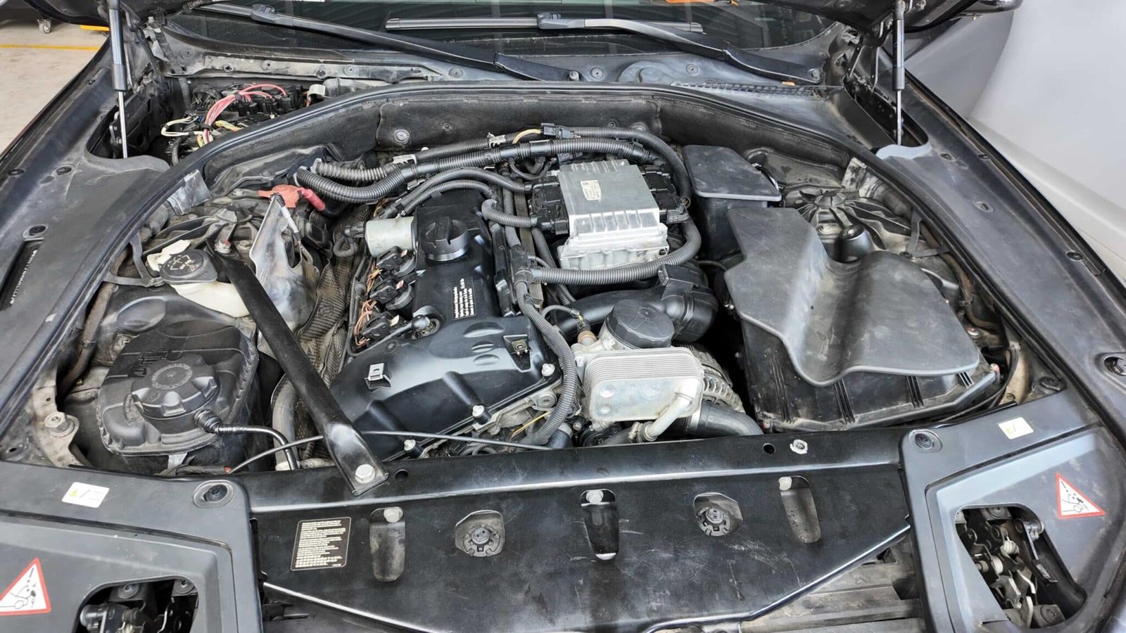 Bảo Dưỡng BMW 523i – Chìa Khóa Giữ Gìn Đẳng Cấp Xe Hạng Sang Tại Ves Workshop