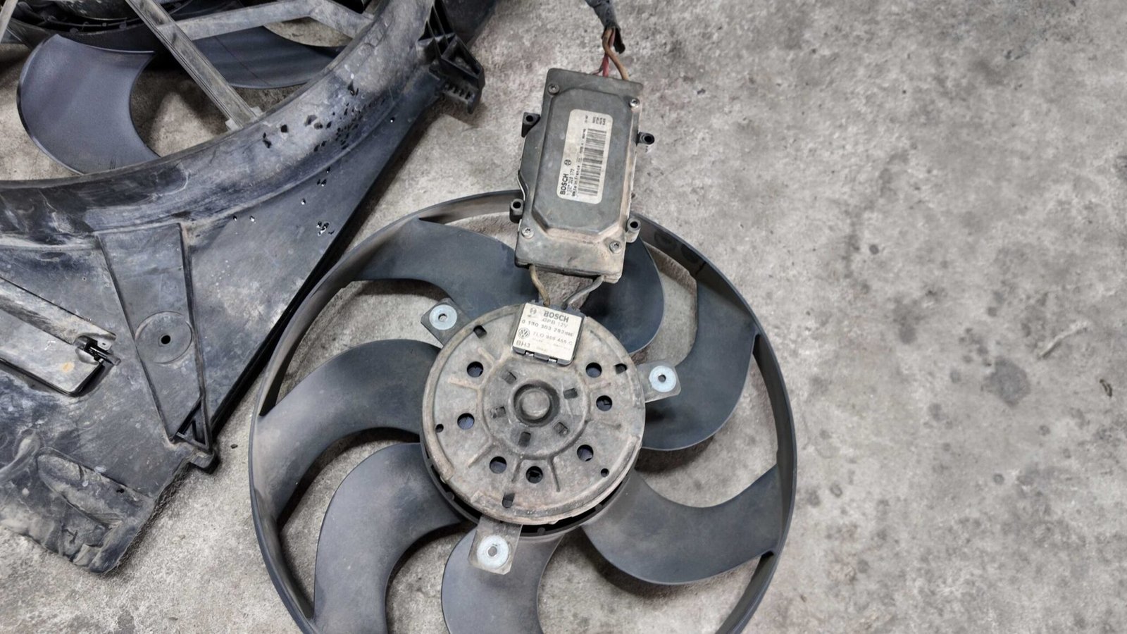 tiến hành tra mã phụng tùng và tiến hàng thay thế