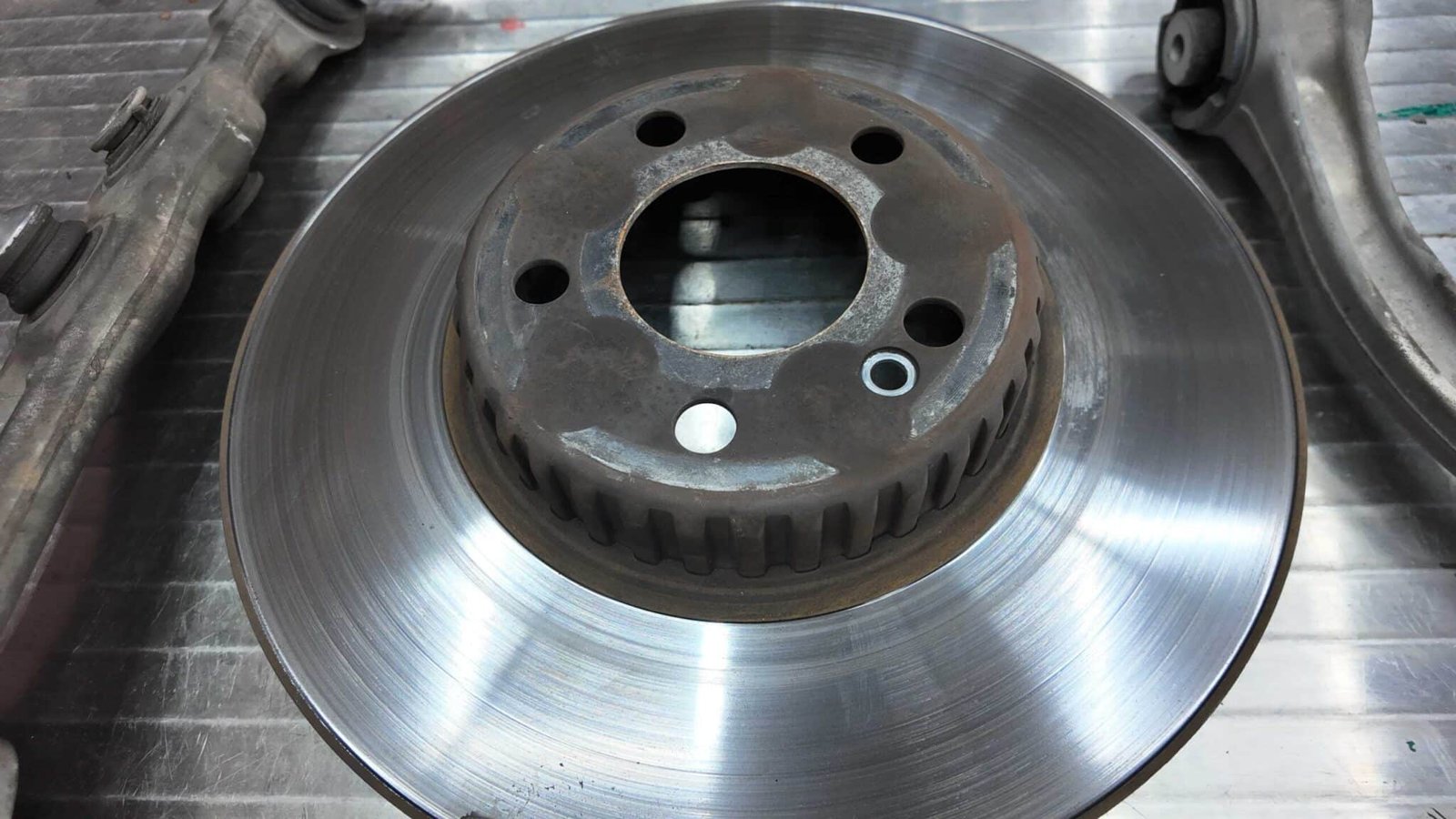 kiểm tra thay thế phanh đĩa mercedes-benz