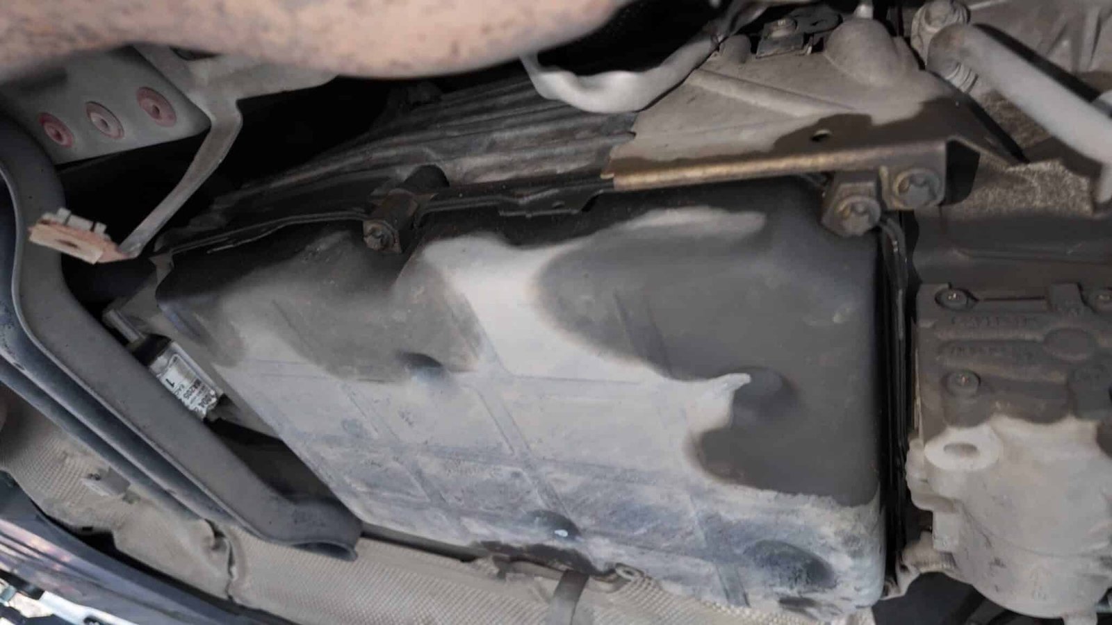 kiểm tra sì chảy các te dầu hộp số 