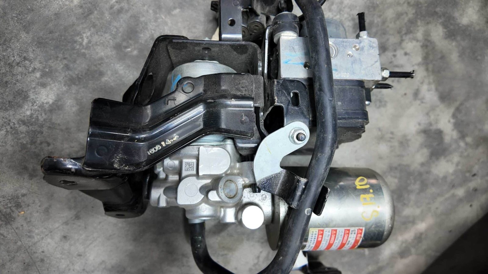 Sửa Chữa Cụm Bơm ABS Lexus LX570 tại VES Workshop: Giải Pháp Tối Ưu Cho Hệ Thống Phanh An Toàn