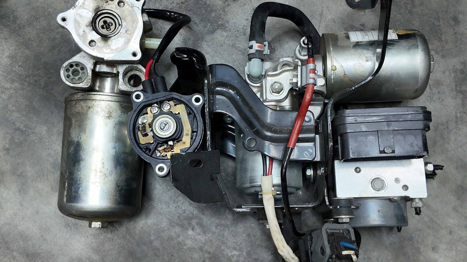 Sửa Chữa Cụm Bơm ABS Lexus tại Ves Workshop - Giải Pháp An Toàn Và Toàn Diện Cho Hệ Thống Phanh Của Bạn