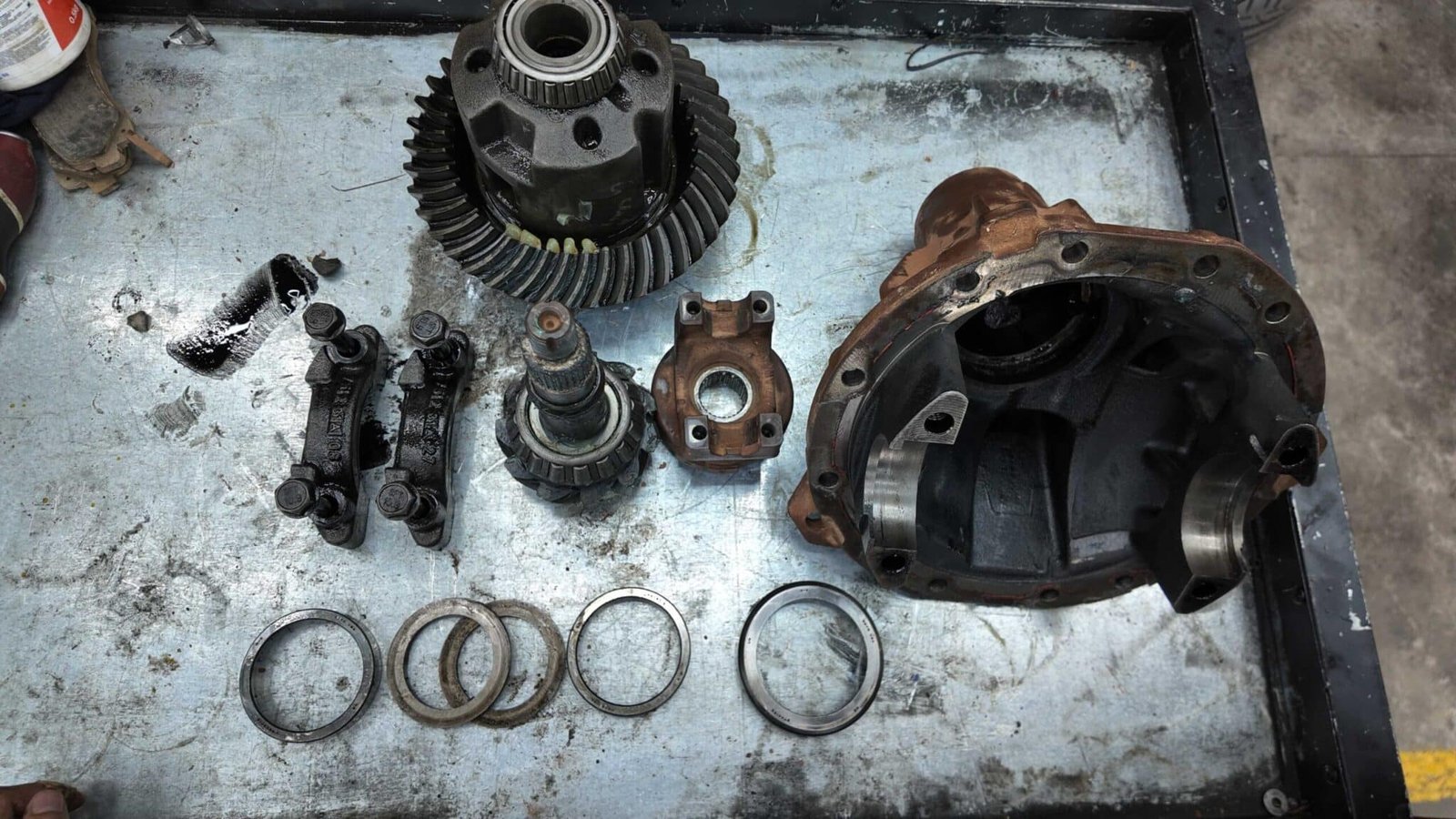 Sửa Chữa-Thay Thế Bộ Vi Sai Cầu Sau Chevrolet Colorado tại Ves Workshop Chuyên Nghiệp, Uy Tín