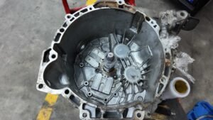 THAY THẾ CÀNG CUA LY HỢP HỘP SỐ FORD FIESTA CHUYÊN NGHIỆP