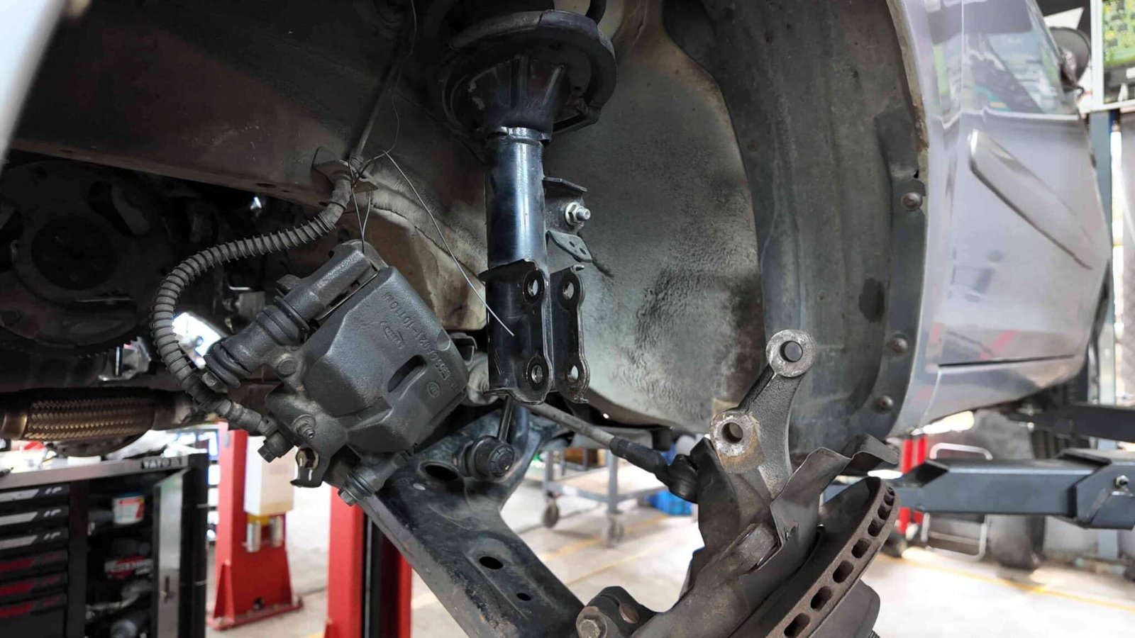 BẢO DƯỠNG HỆ THỐNG GẦM AUDI A4 TẠI VES WORKSHOP 5 Quy trình bảo dưỡng hệ thống gầm Audi A4 chuẩn kỹ thuật