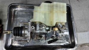Sửa chữa cụm bơm ABS Toyota Land Cruiser chuyên nghiệp - Ves Workshop - Giải pháp an toàn tối ưu