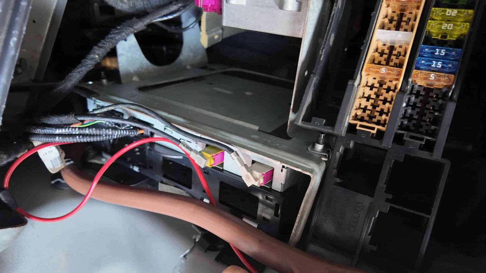 Lợi ích khi sử dụng dịch vụ bảo dưỡng hệ thống điện tại Ves Workshop