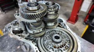 THAY DẦU HỘP SỐ Ô TÔ ĐỊNH KỲ GIÁ RẺ TẠI VES WORKSHOP