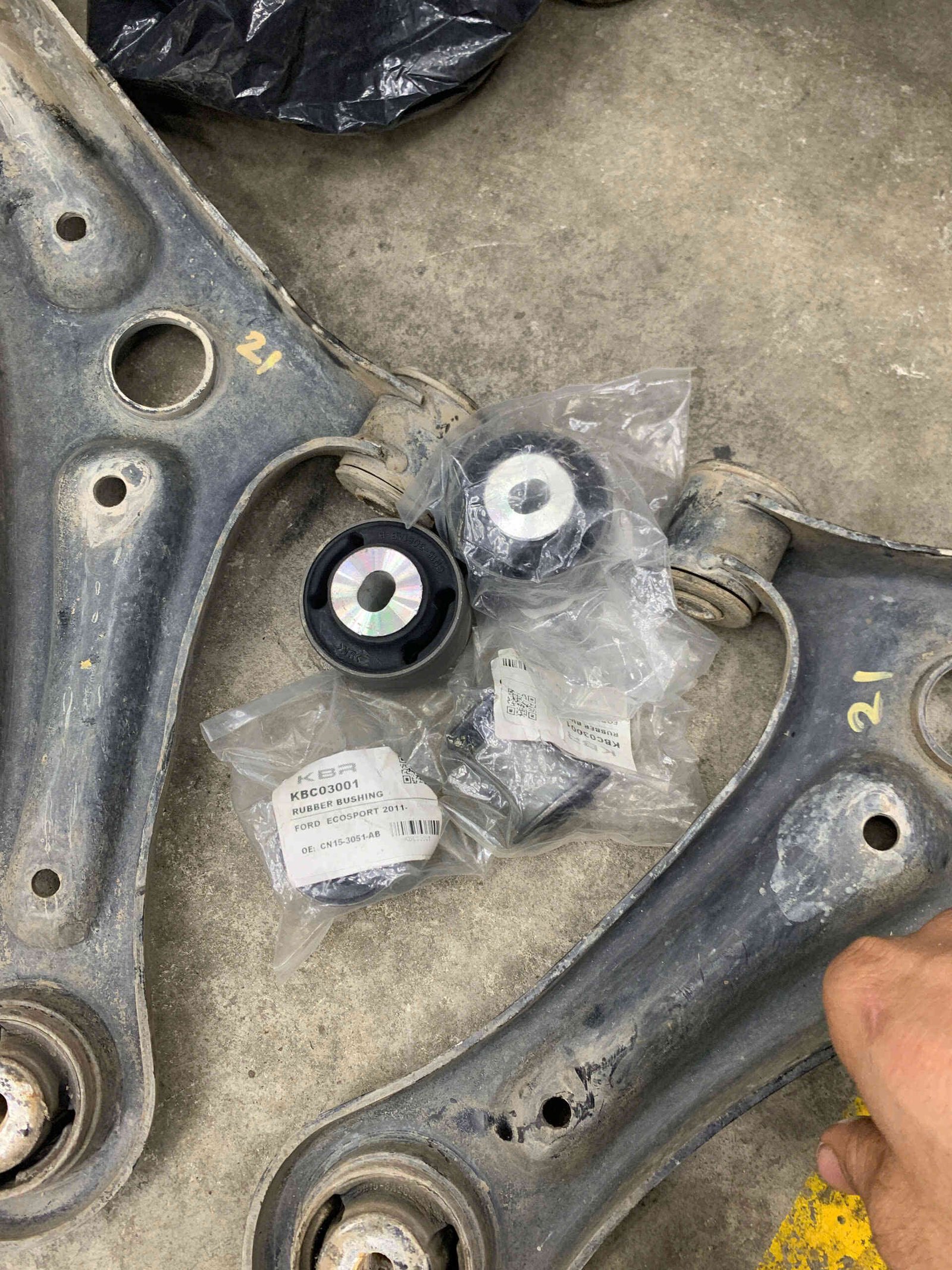 Càng A (Control Arm)