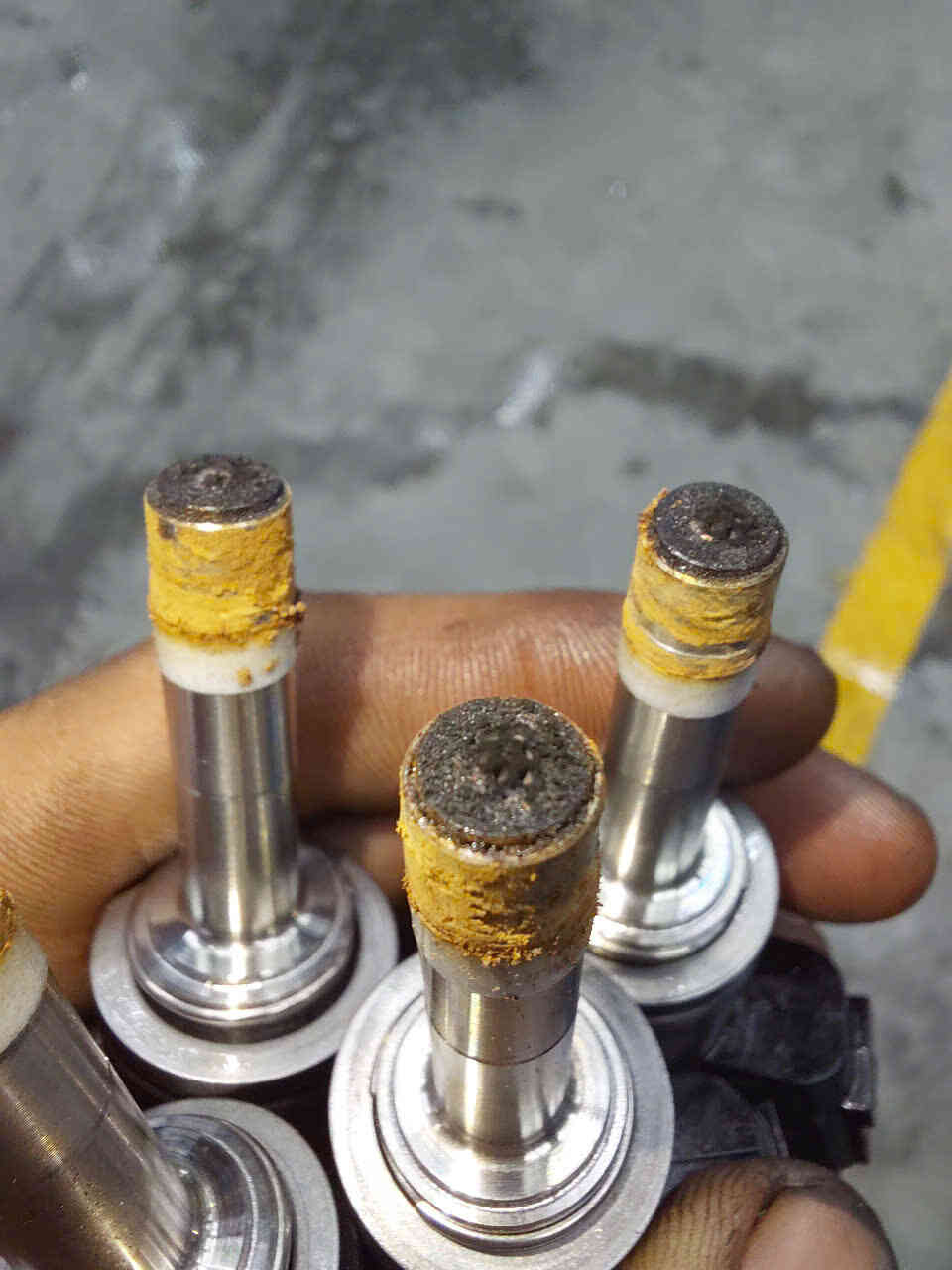 Dấu Hiệu Nhận Biết Khi Kim Phun & Họng Nạp Bị Bám Bẩn