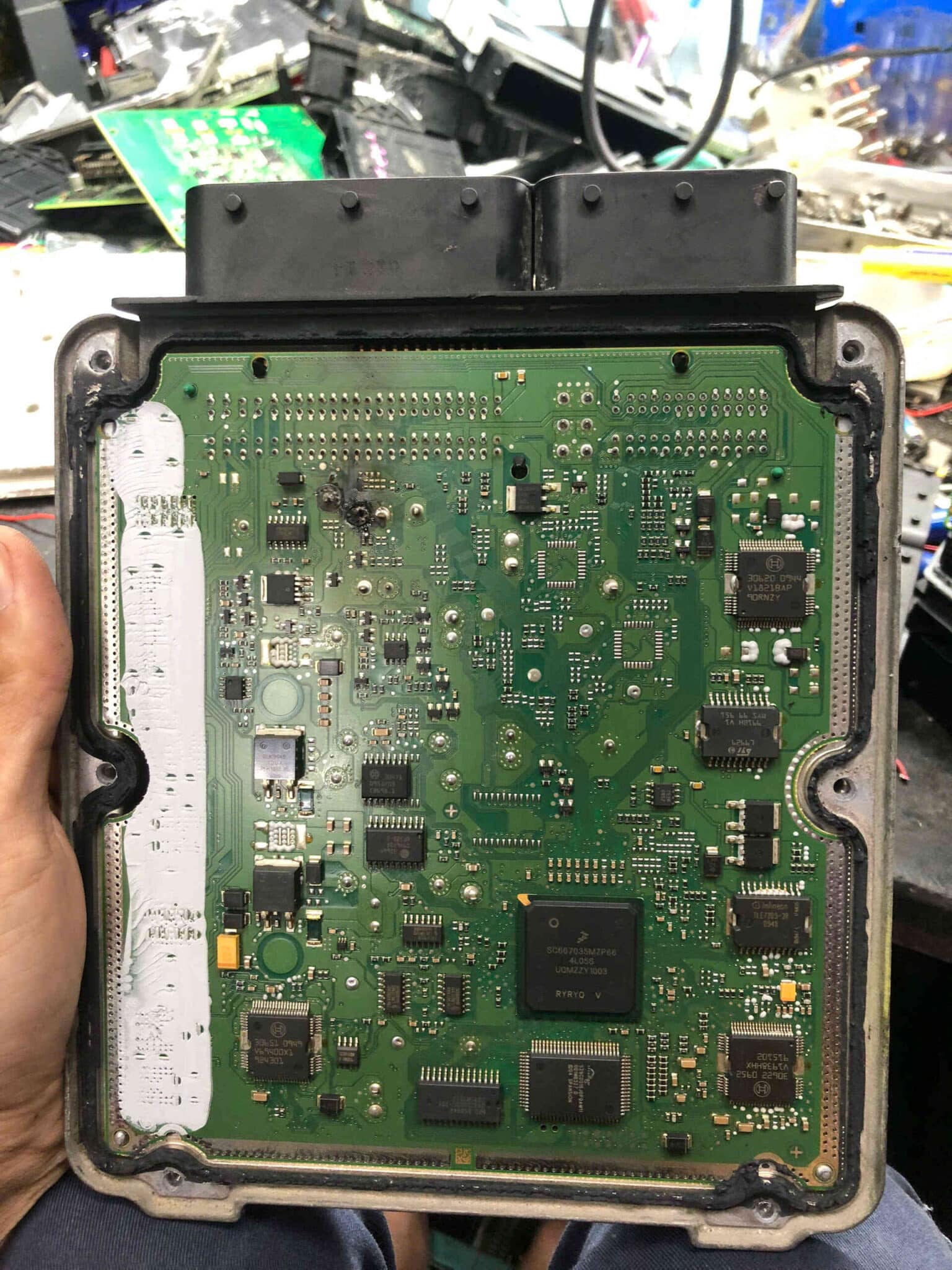 Quy trình sửa chữa ECU Hyundai chuyên sâu tại gara chuyên nghiệp Quy trình sửa chữa ECU Hyundai chuyên sâu tại gara chuyên nghiệp