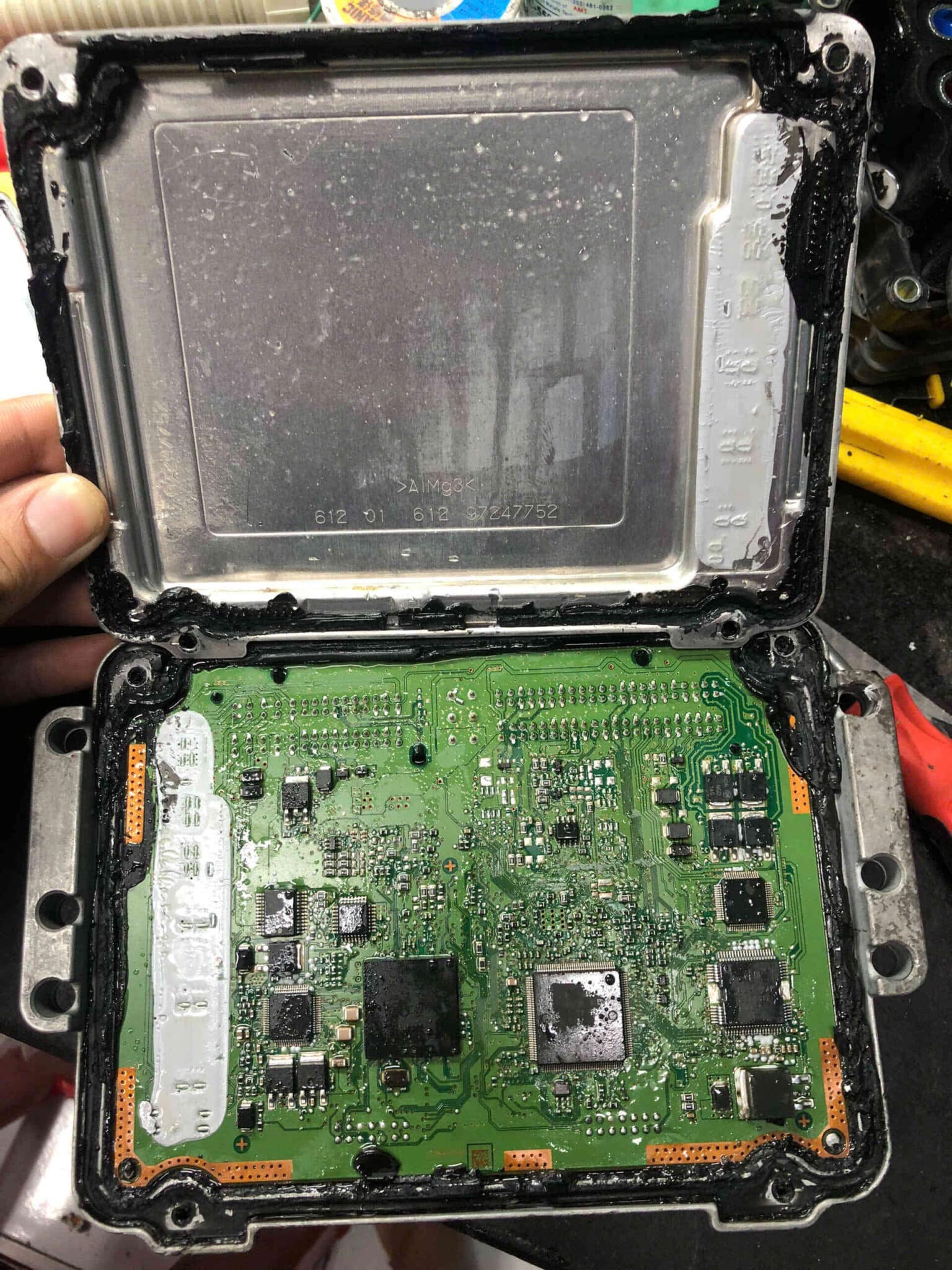 SỬA CHỮA ECU TOYOTA - KHẮC PHỤC MỌI LỖI HỘP ĐEN TẠI VES WORKSHOP 1 ECU Toyota là gì? Tại sao quan trọng đến vậy?