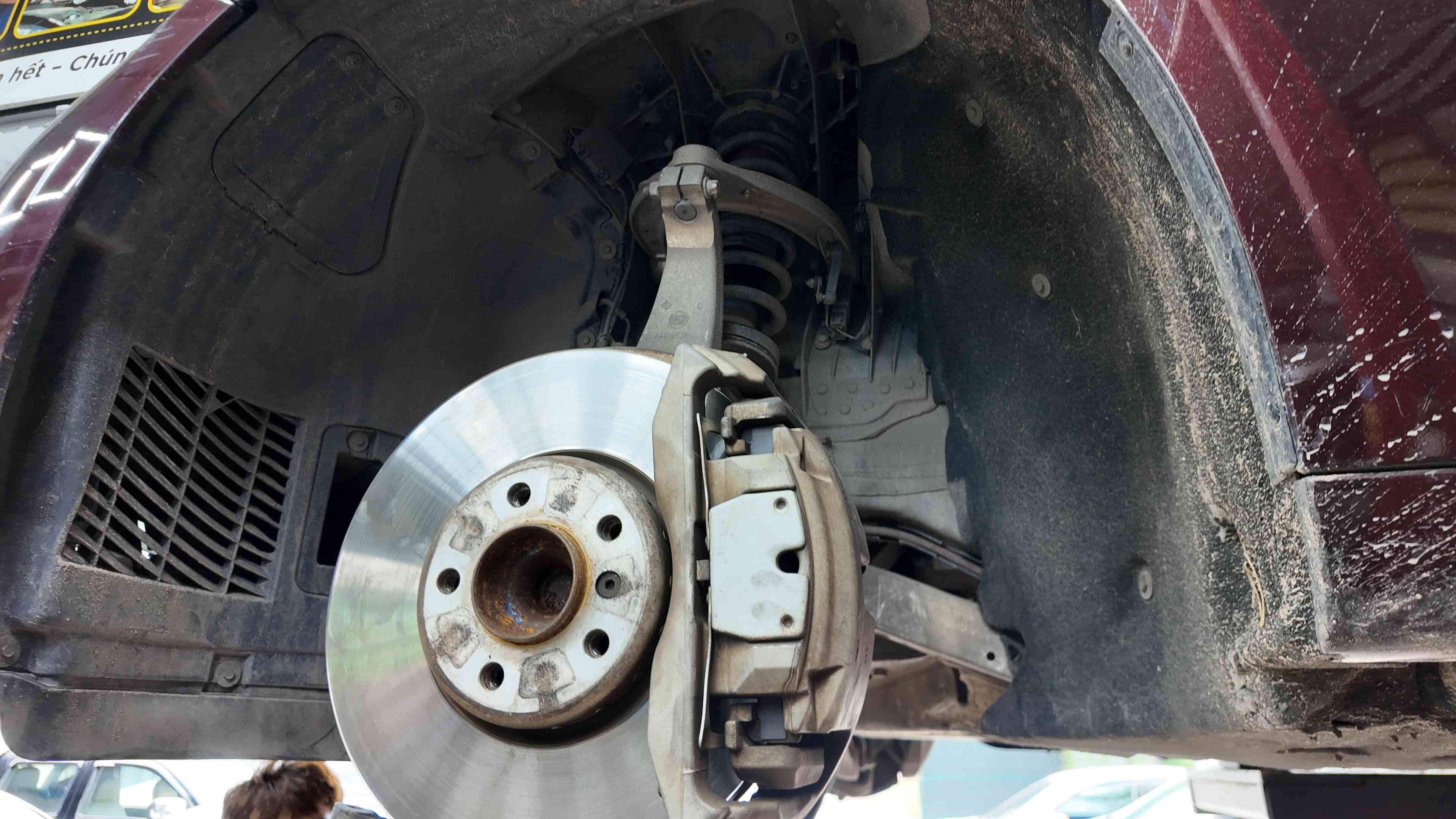 Quy trình bảo dưỡng chuẩn hệ thống gầm BMW 528i tại Ves Workshop Quy trình bảo dưỡng chuẩn hệ thống gầm BMW 528i tại Ves Workshop