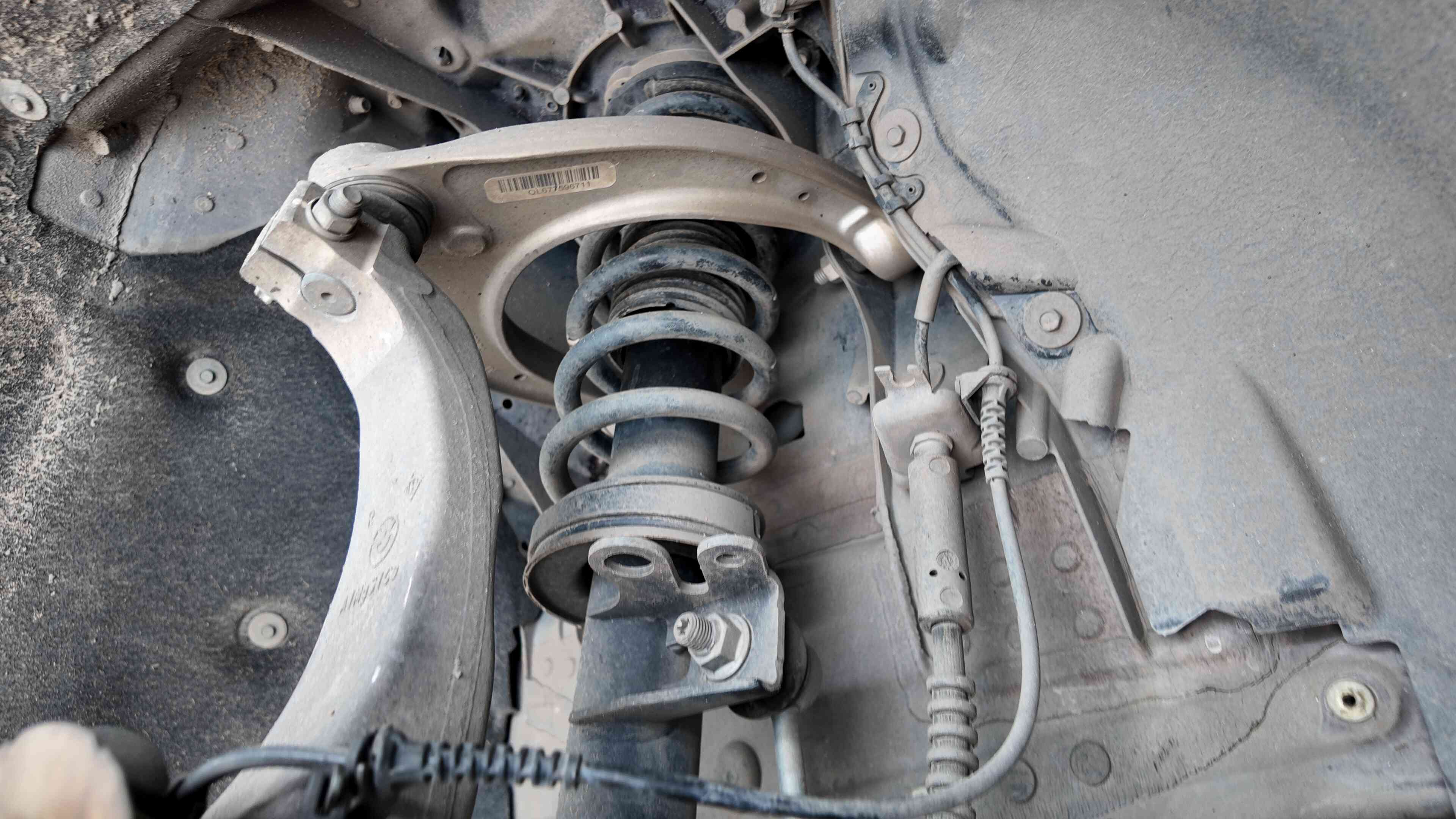 Lợi ích vượt trội khi bảo dưỡng gầm xe BMW 528i định kỳ Lợi ích vượt trội khi bảo dưỡng gầm xe BMW 528i định kỳ