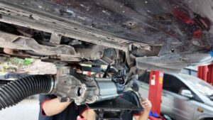Giải Pháp Chuyên Nghiệp Sửa Chữa Lỗi Thước Lái Bên Nặng - Bên Nhẹ BMW 528i - VES Workshop