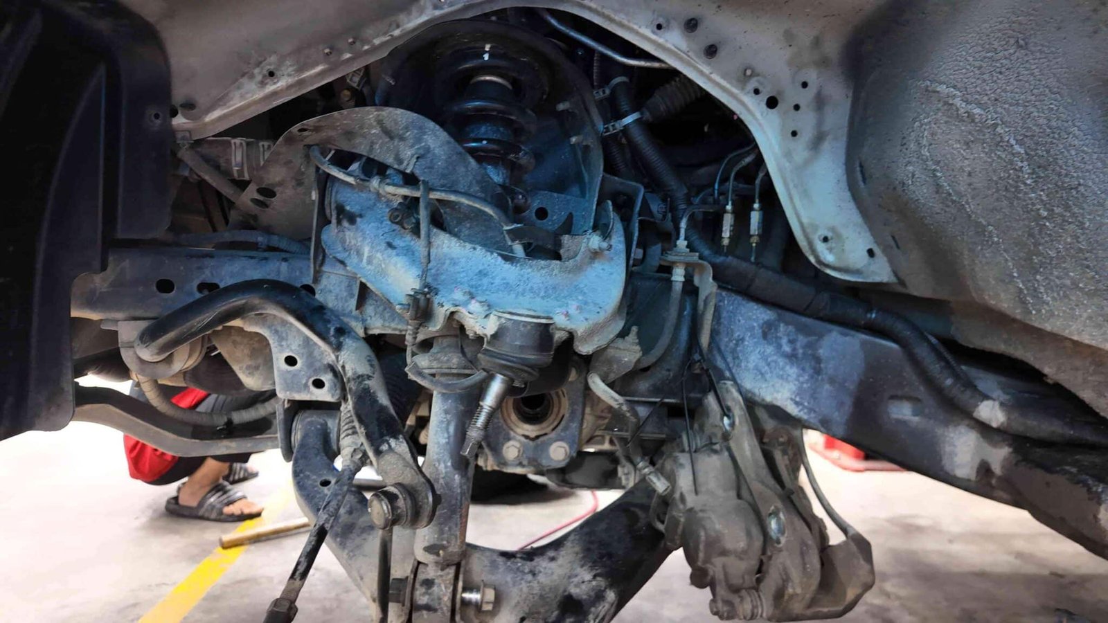 Kết cấu khung xe, thân xe bị rỉ sét nặng Kết cấu khung xe, thân xe bị rỉ sét nặng