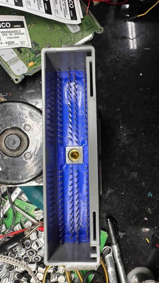 HỘP ĐIỀU KHIỂN ĐỘNG CƠ ECU ECM MAZDA 626 2.0L Mã phụ tùng ECU ECM  F7FF-12A650-AMD , FF7F-12A650-AMD   ECU, ECM F7FF-12A650-AMD , F7FF12A650AMD FF7F-12A650-AMD , FF7F12A650AMD FSS6-18881-H , FSS618881H MLM-265 , MLM265 THT7
