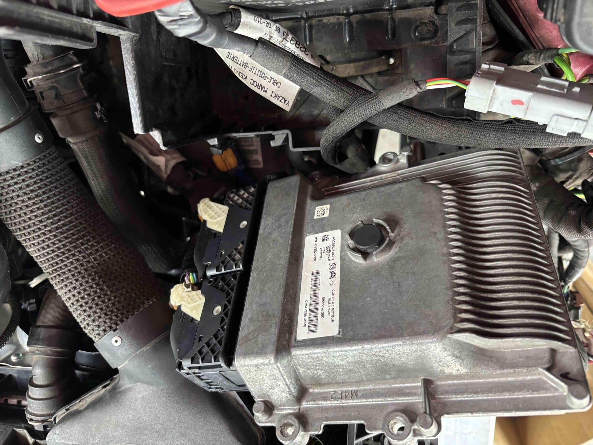 THAY HỘP ĐIỀU KHIỂN ĐỘNG CƠ PEUGEOT 2008 2021
