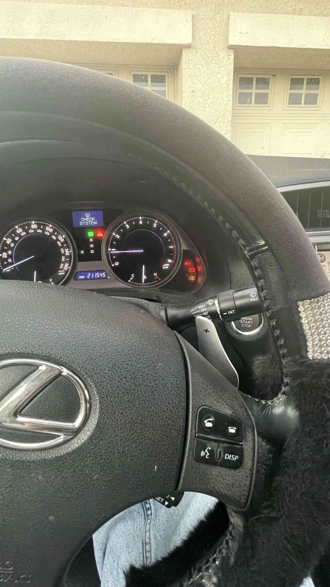 Vô lăng không tự trở về trung tâm sau khi quay