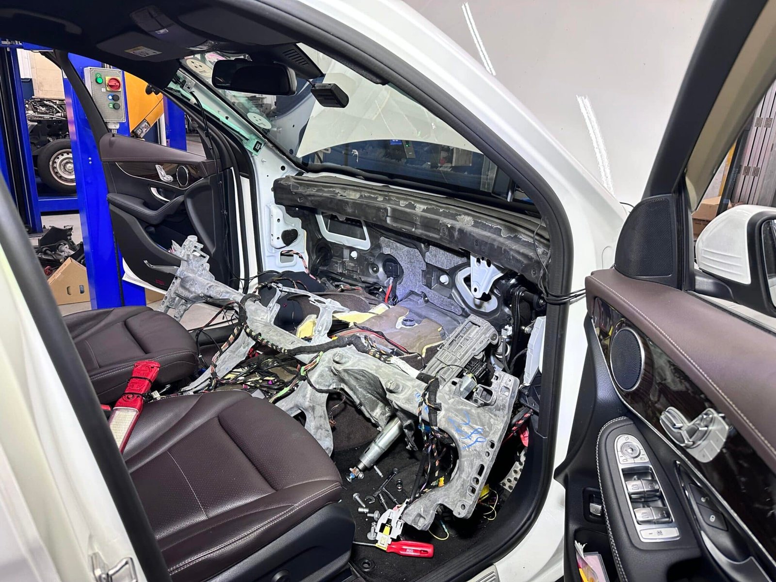 SỬA CHỮA HỆ THỐNG ĐIỀU HÒA XE MERCEDES-BENZ CHUYÊN NGHIỆP