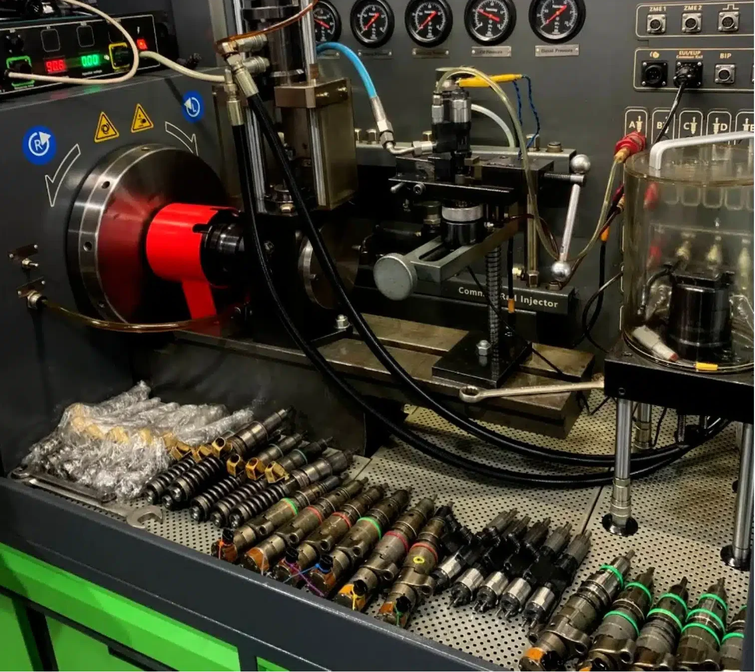 Kiểm Tra Trạng Thái Bằng Băng Thử Kỹ Thuật Số (Test Bench)