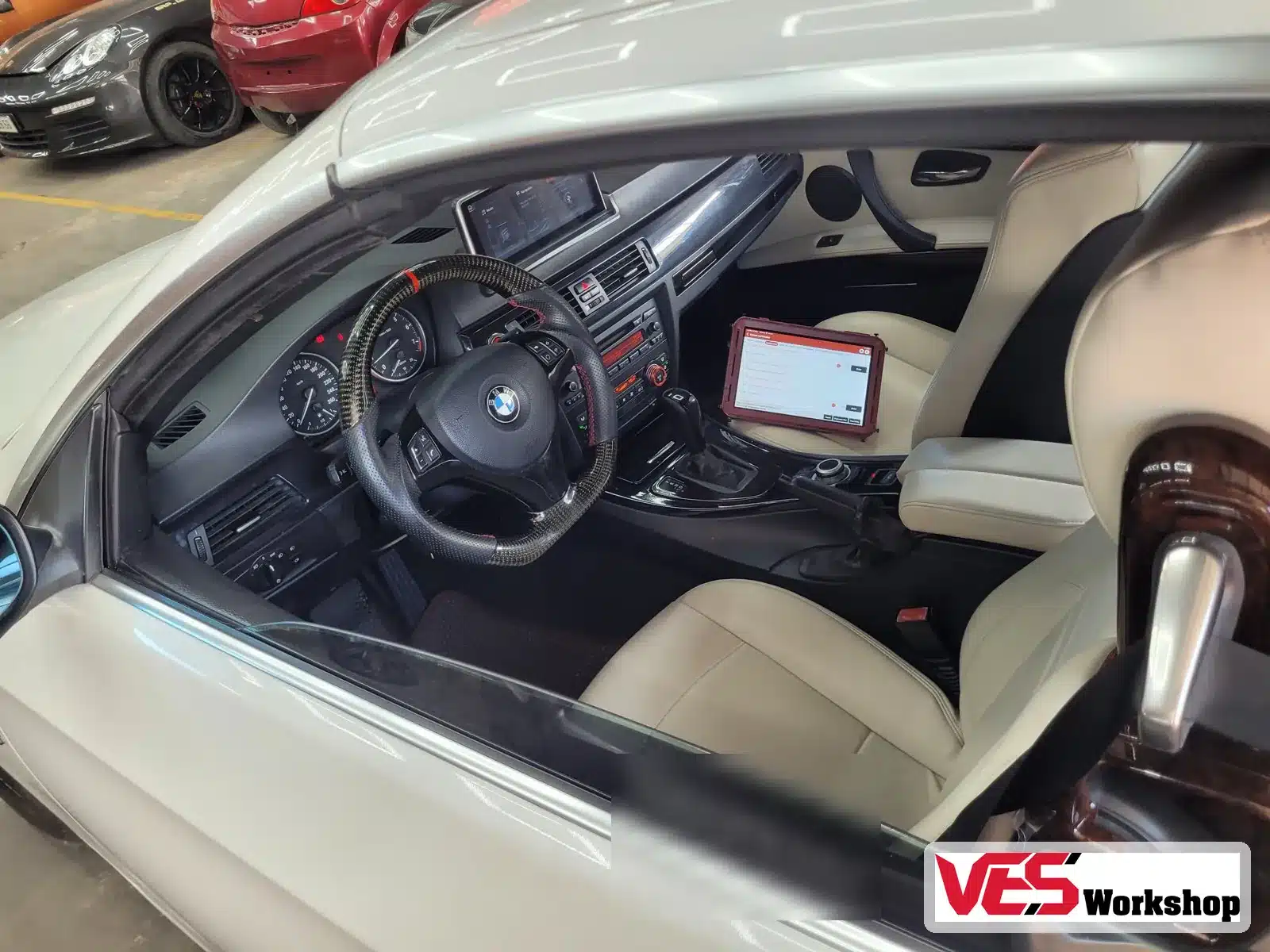 Kết nối máy chẩn đoán đọc lỗi BMW 320i tại VES Workshop