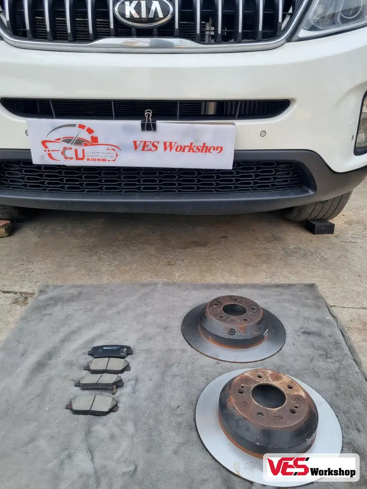 Kiểm tra hệ thống phanh sau Kia Sorento tại xưởng
