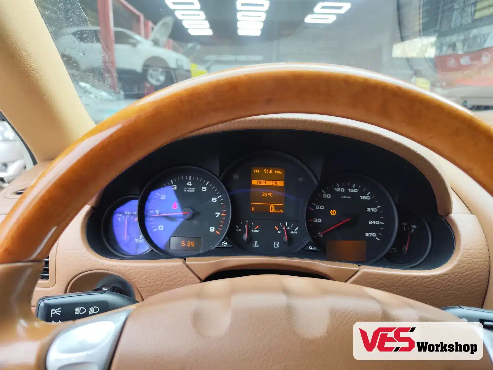 Đồng hồ Porsche Cayenne khi bật Sport báo lỗi